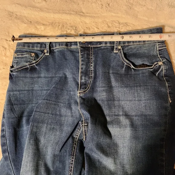 Cato Denim Womens Sz 14 Blue Jeans Boot Cut Mid Rise Embellished Medium Wash - Picture 7 of 12